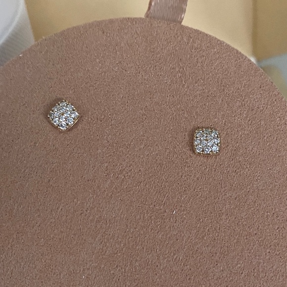 Vrai Pave Studs (Vrai & Oro) - Picture 5 of 7